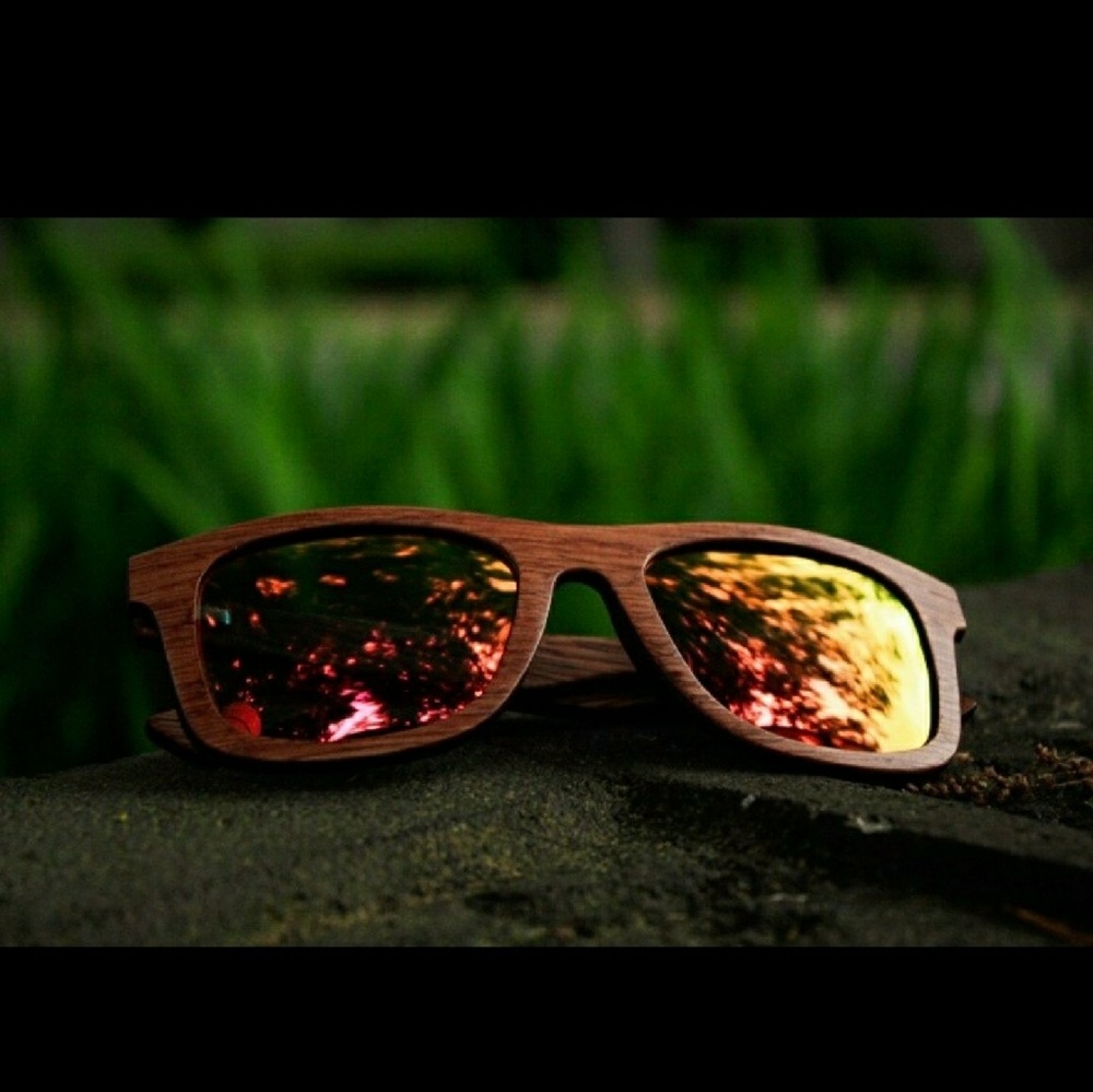 Pineapple Wooden Frame sunglasses- Mirrored & Polarized - Picture 3 of 5